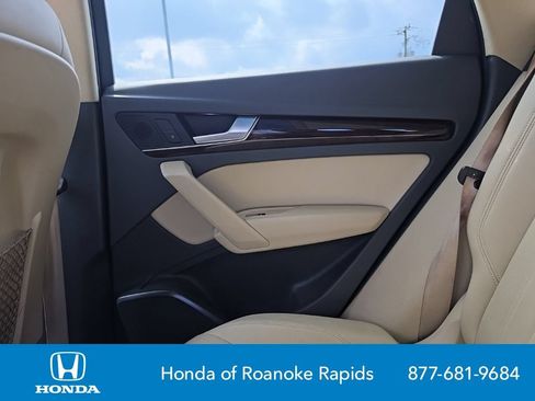 Used 2019 Audi Q5 2.0T Premium w/ Convenience Package AWD/4WD image 16