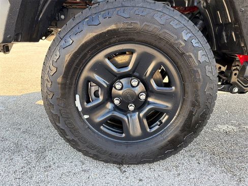 Used 2025 Jeep Gladiator Sport image 38