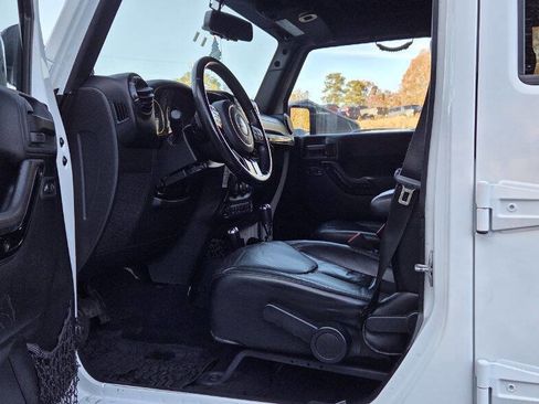Used 2014 Jeep Wrangler Unlimited Sahara image 12