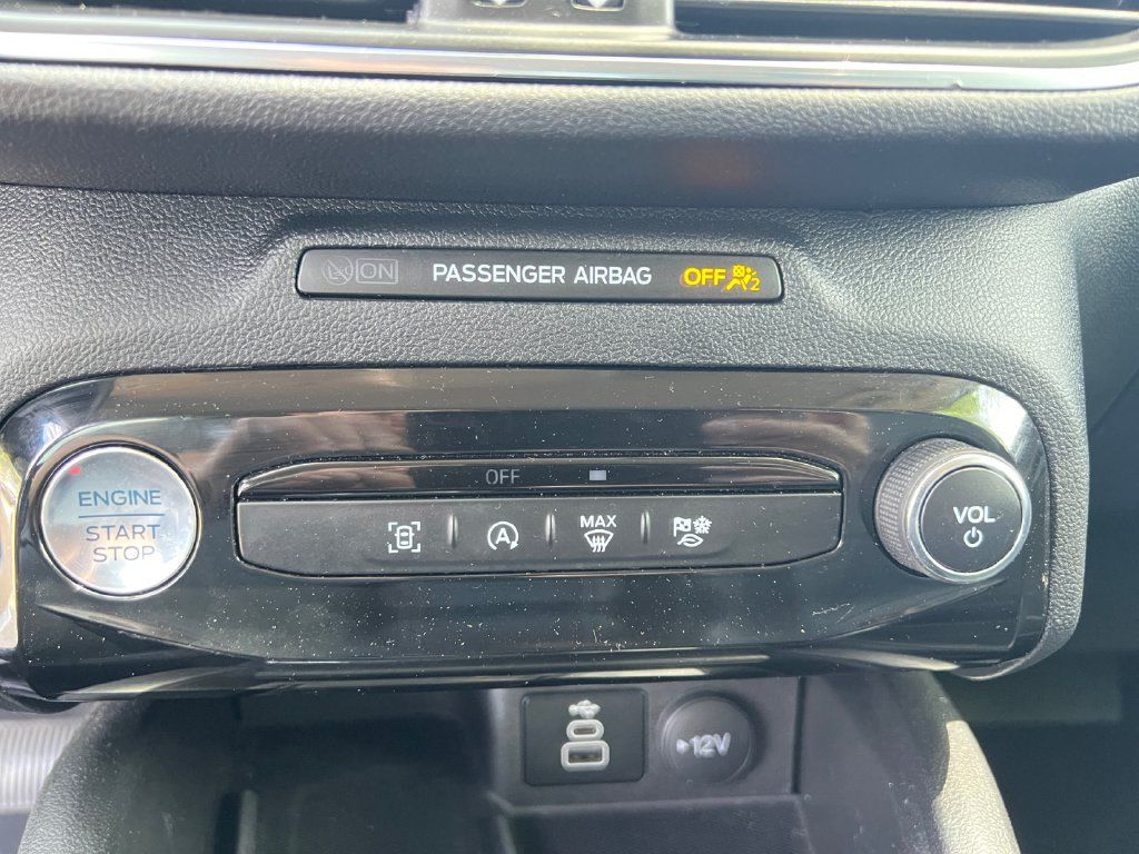 Used 2025 Ford Escape Platinum AWD/4WD image 23