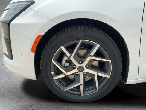 New 2027 Chrysler Pacifica Pinnacle w/ Theater Group FWD image 26