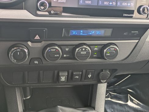 Used 2022 Toyota Tacoma TRD Off-Road image 14