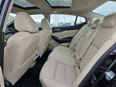 Used 2023 Nissan Maxima Platinum image 10