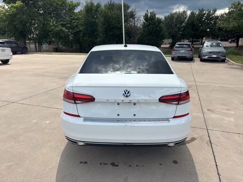 Used 2021 Volkswagen Passat 2.0T SE FWD image 6
