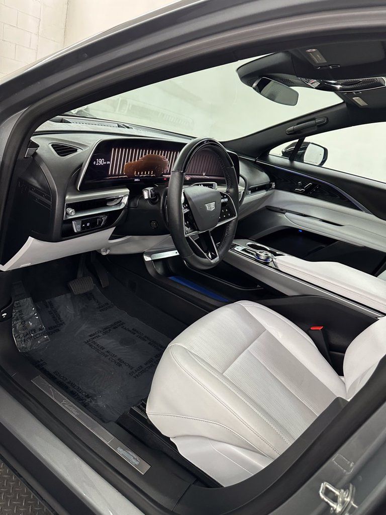 Used 2024 Cadillac Lyriq Luxury AWD/4WD image 10