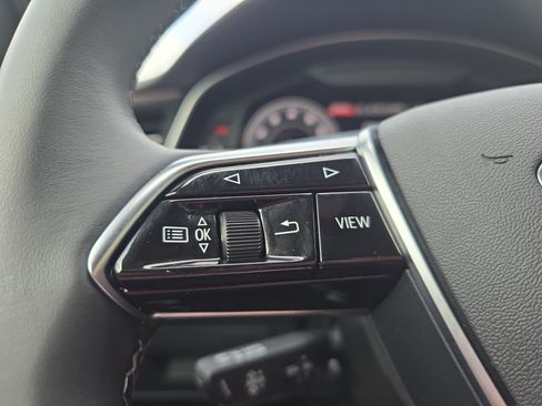Used 2025 Audi A6 Premium Plus w/ Premium Plus Package AWD/4WD image 17