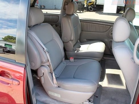 Used 2005 Toyota Sienna XLE AWD/4WD image 35