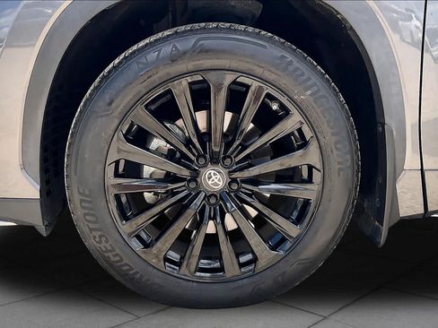 Used 2023 Toyota Highlander XSE FWD image 11