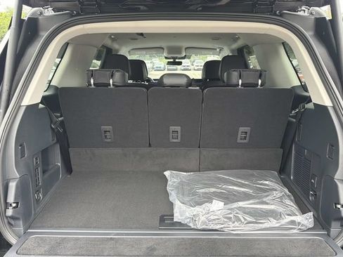 New 2026 Lincoln Navigator Premiere AWD/4WD image 12