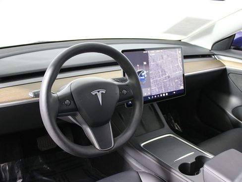 Used 2023 Tesla Model 3 Standard Range image 8