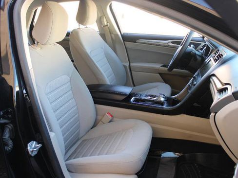 Used 2020 Ford Fusion SE FWD image 12