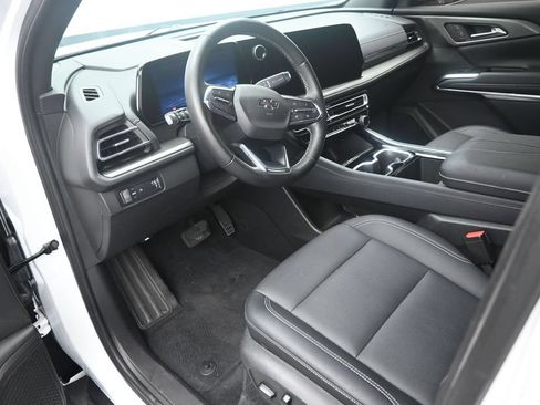 Used 2025 Chevrolet Traverse LT w/ Midnight/Sport Edition FWD image 12