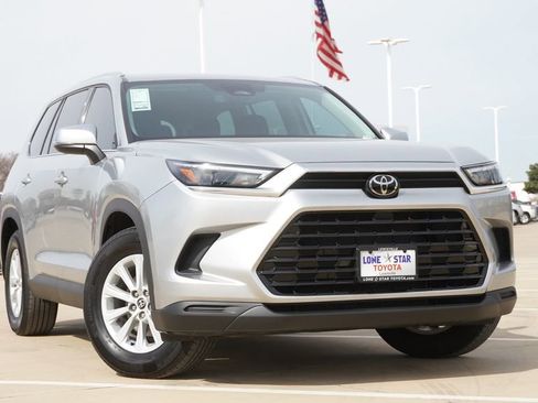 Used 2024 Toyota Grand Highlander XLE image 2