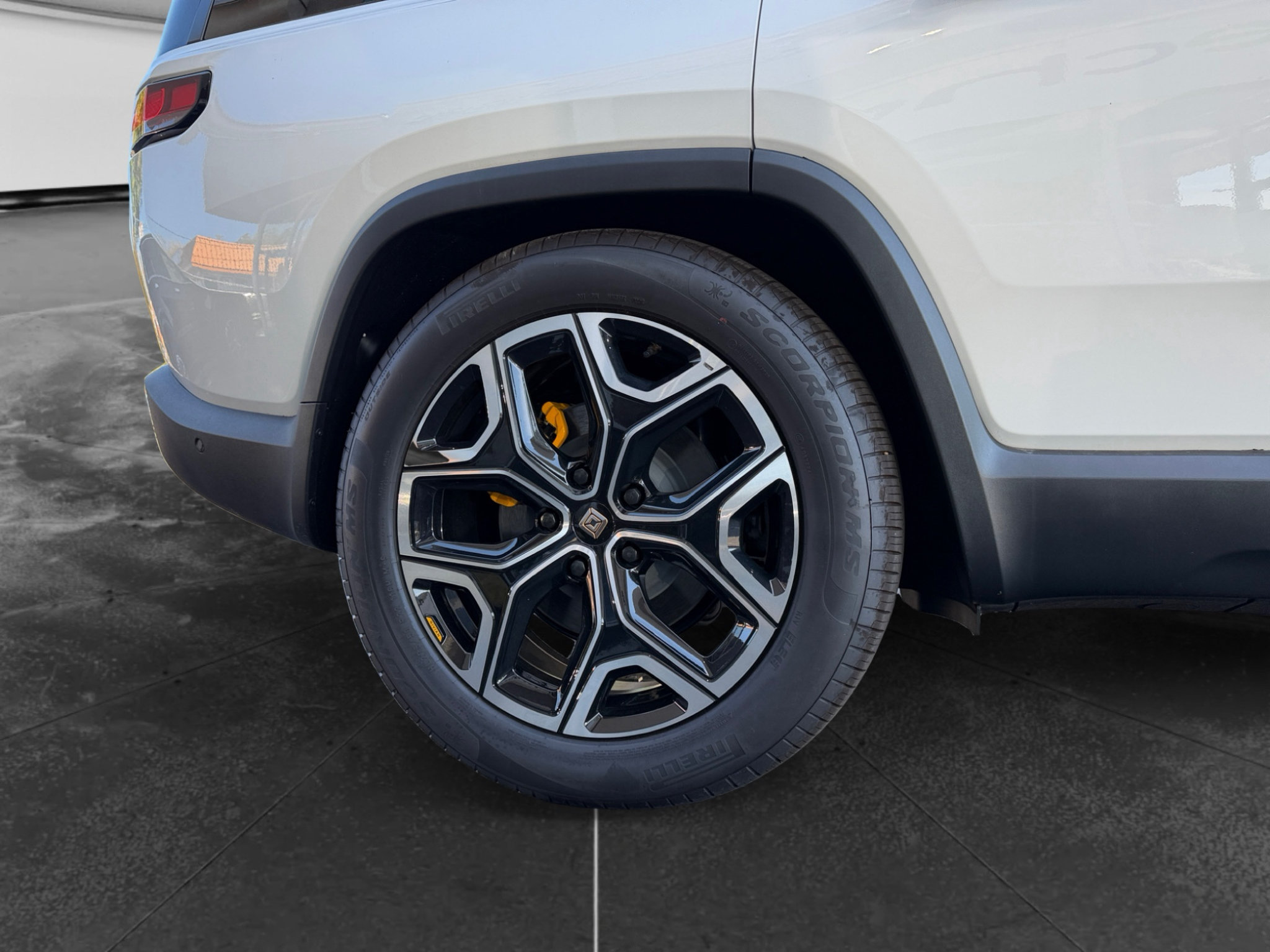 Used 2026 Rivian R1S Premium Tri AWD/4WD image 38