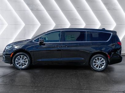New 2026 Chrysler Pacifica Select