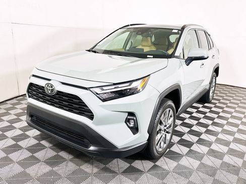 Used 2023 Toyota RAV4 XLE Premium FWD image 7