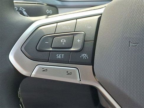 New 2025 Volkswagen Taos SEL image 18