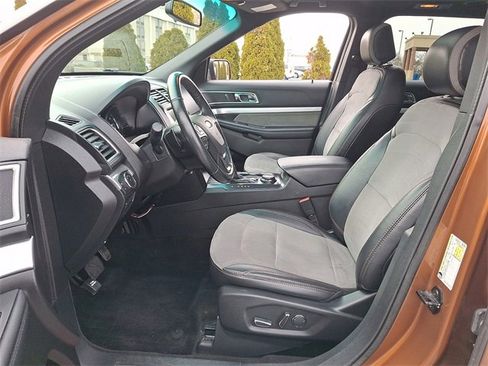 Used 2017 Ford Explorer XLT w/ Equipment Group 202A image 14