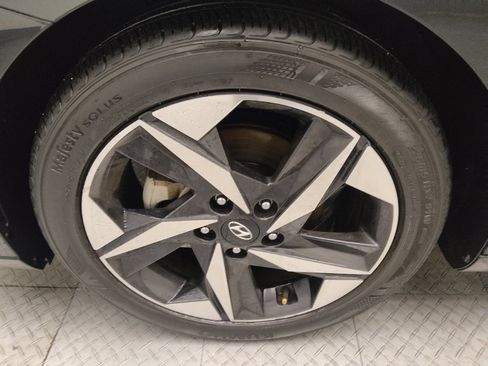 Used 2023 Hyundai Elantra Limited image 31