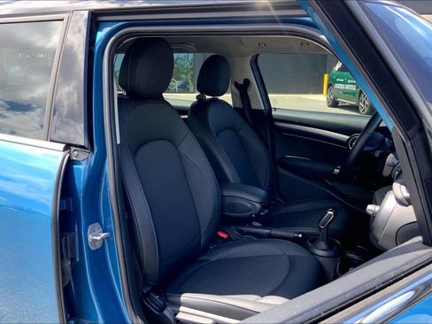 Used 2022 MINI Cooper 4-Door Hardtop FWD image 7