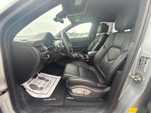 Used 2025 Porsche Macan AWD/4WD image 12