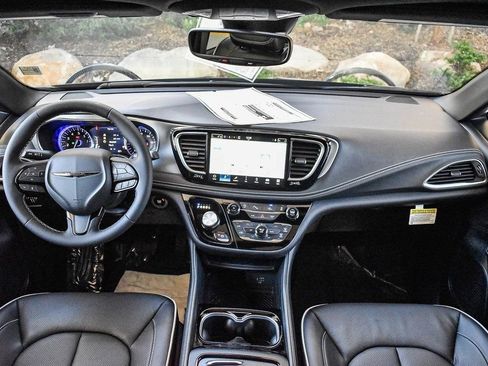 New 2026 Chrysler Pacifica Limited w/ S Appearance Package FWD image 7