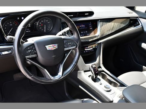 Used 2023 Cadillac XT6 Premium Luxury w/ Technology Package AWD/4WD image 12