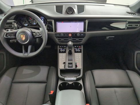 Used 2025 Porsche Macan image 19