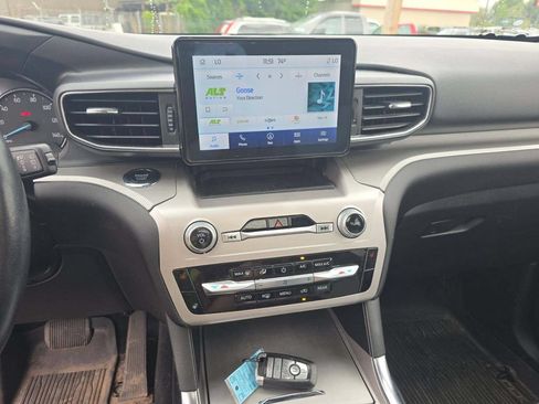 Used 2022 Ford Explorer XLT w/ Equipment Group 202A AWD/4WD image 4