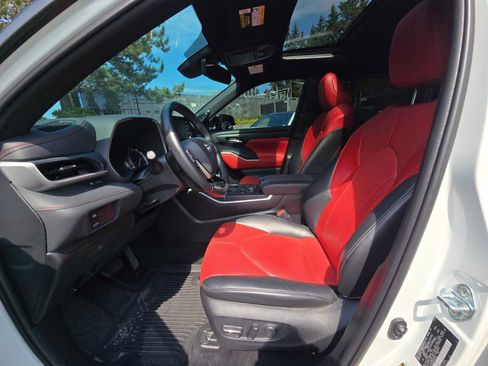 Used 2022 Toyota Highlander XSE AWD/4WD image 19