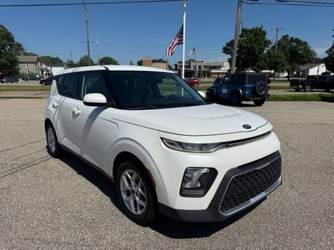 Used 2020 Kia Soul S FWD image 1