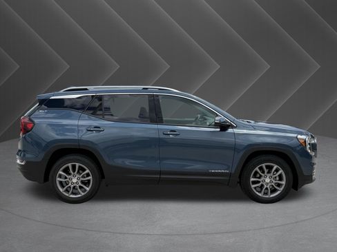 Used 2024 GMC Terrain SLT AWD/4WD image 3