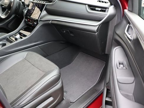 New 2025 Jeep Grand Cherokee Altitude image 42