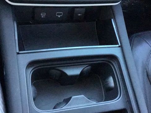 Used 2023 Land Rover Defender 90 SE image 29