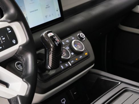 Used 2020 Land Rover Defender 110 First Edition image 24