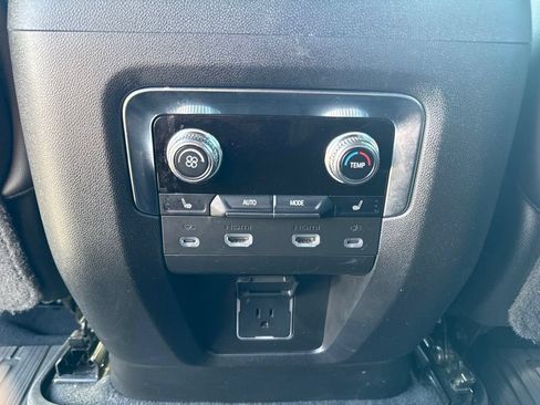 Used 2023 GMC Yukon XL Denali Ultimate AWD/4WD image 19