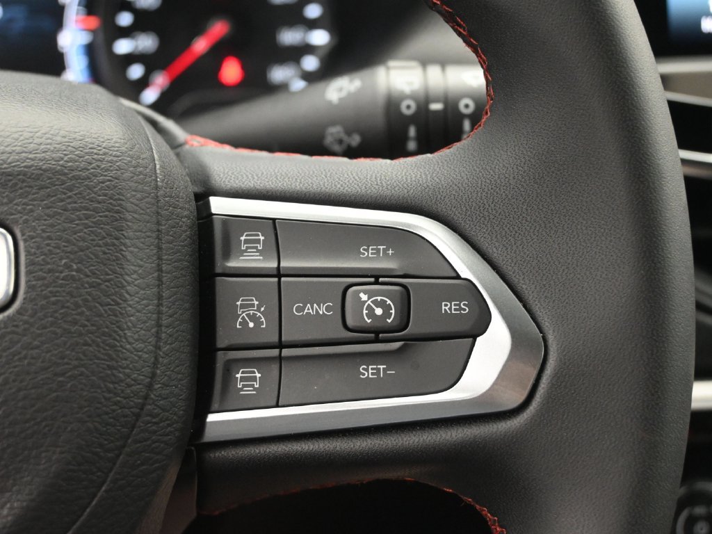 Used 2024 Jeep Compass Trailhawk AWD/4WD image 12