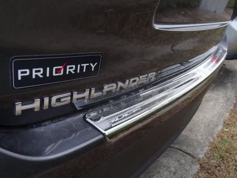 Certified 2023 Toyota Highlander LE image 15