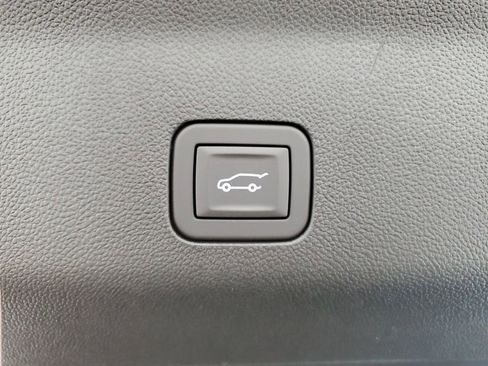 New 2026 Chevrolet Suburban LT image 33