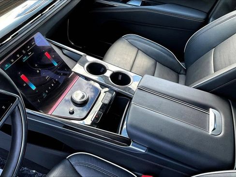 Certified 2025 Cadillac Escalade ESV Premium Luxury AWD/4WD image 18