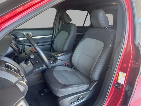 Used 2018 Ford Explorer XLT w/ Equipment Group 201A AWD/4WD image 22