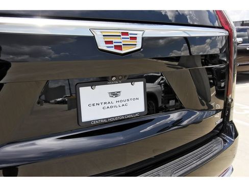 Used 2023 Cadillac Escalade Premium Luxury RWD image 32