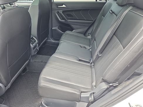 Certified 2024 Volkswagen Tiguan SE R-Line AWD/4WD image 33