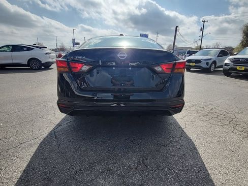 Used 2025 Nissan Altima 2.5 SV image 4