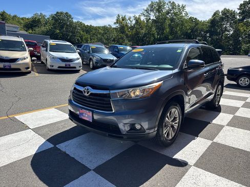 Used 2016 Toyota Highlander Plus AWD/4WD image 5