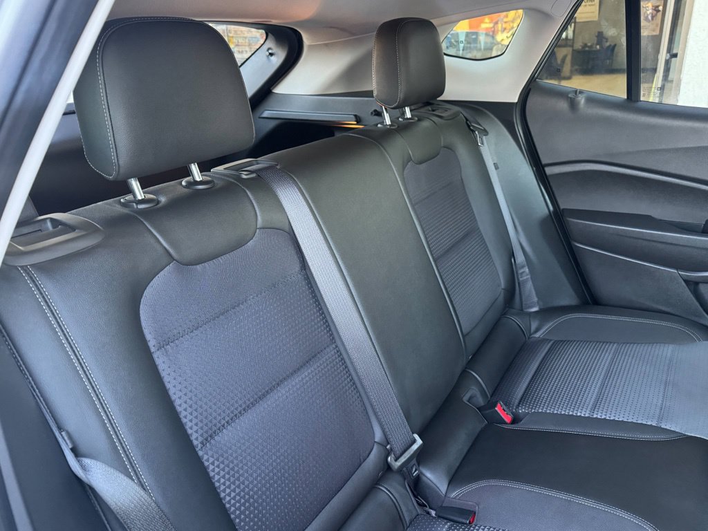 Used 2025 Chevrolet Trax LT FWD image 20