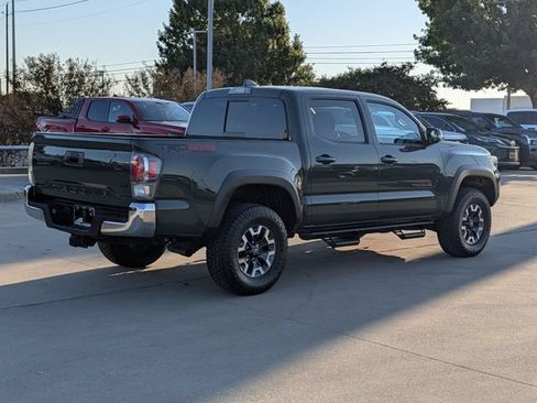Certified 2022 Toyota Tacoma TRD Off-Road AWD/4WD image 5