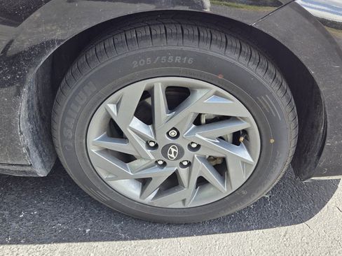 Used 2024 Hyundai Elantra SEL image 12