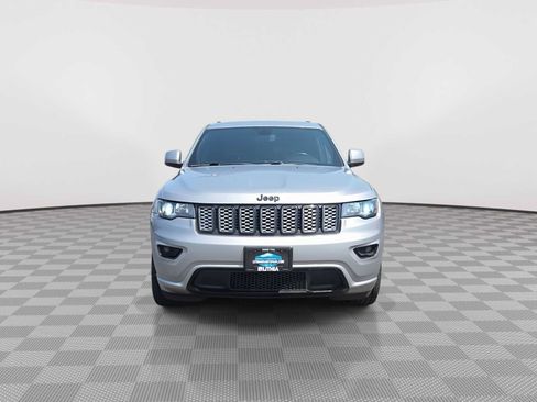 Used 2018 Jeep Grand Cherokee Altitude AWD/4WD image 3