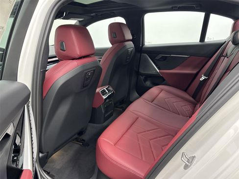 New 2026 BMW i5 eDrive40 image 29